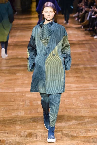 Look 8